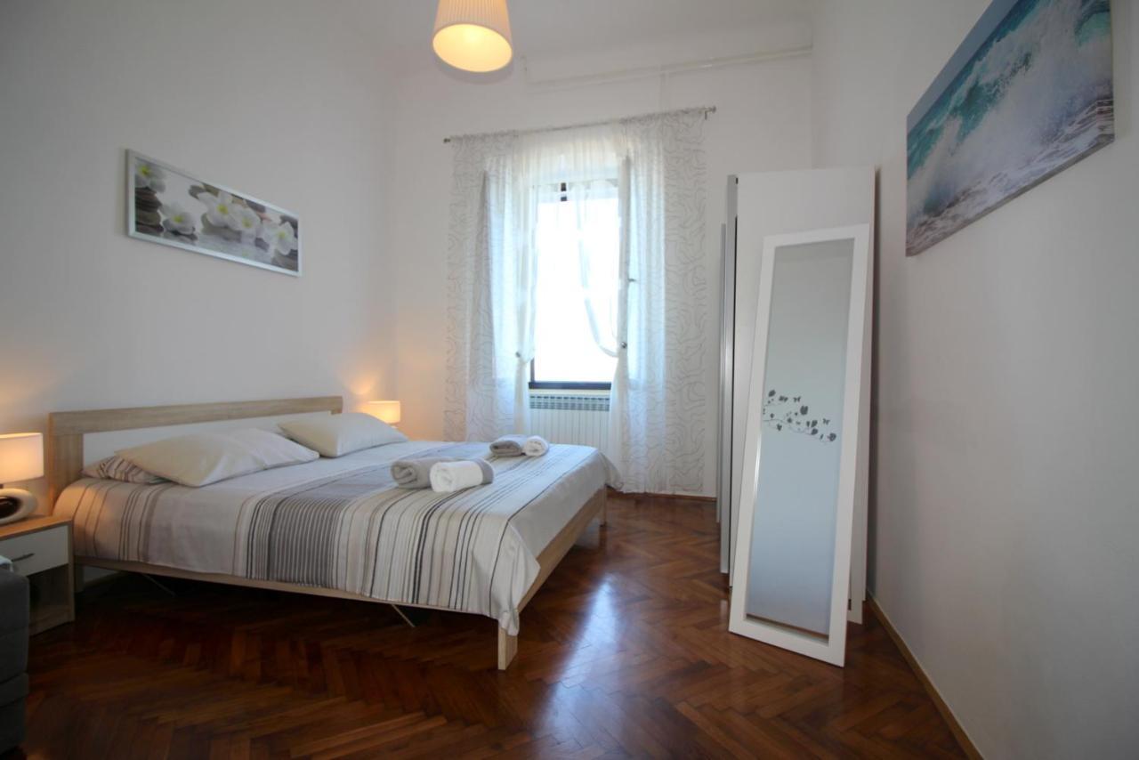 Apartment Old City Porec Bagian luar foto